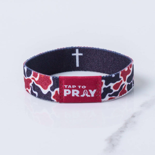 Tap To Pray® Wristband – Team Camo - Maroon & Black: Medium