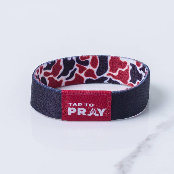 Tap To Pray® Wristband – Team Camo - Maroon & Black: Medium