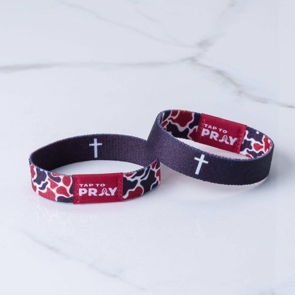 Tap To Pray® Wristband – Team Camo - Maroon & Black: Medium