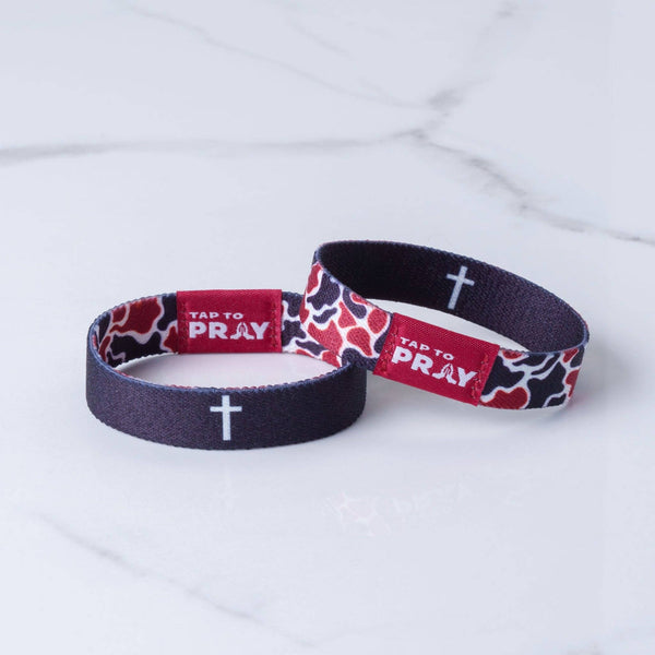 Tap To Pray® Wristband – Team Camo - Maroon & Black: Medium