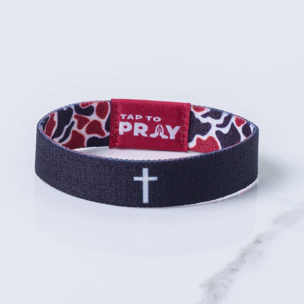 Tap To Pray® Wristband – Team Camo - Maroon & Black: Medium