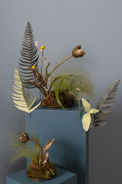 Craning tulip sculpture