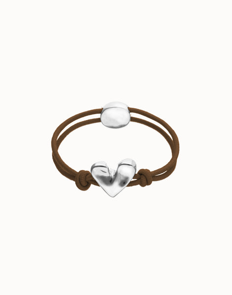 Elastic thread bracelet with heart