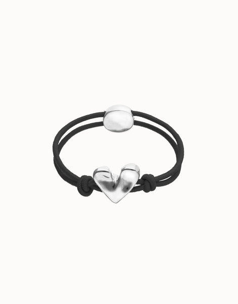 Elastic thread bracelet with heart