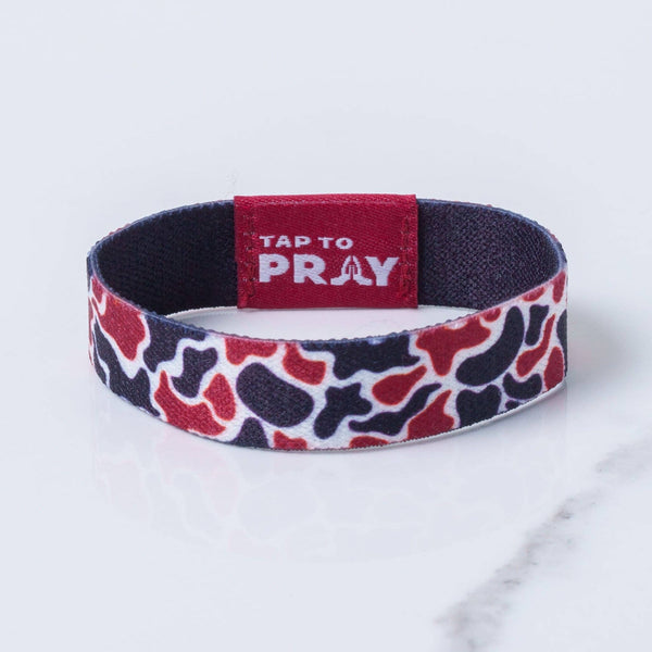 Tap To Pray® Wristband – Team Camo - Maroon & Black: Medium