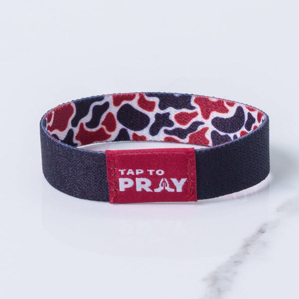 Tap To Pray® Wristband – Team Camo - Maroon & Black: Medium