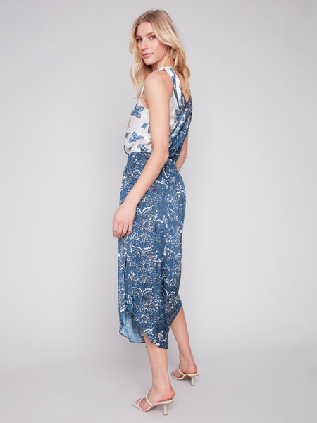 Dress with rushed waistband and knot on shoulders